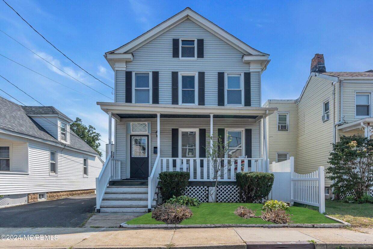 Primary Photo - 118 2nd St