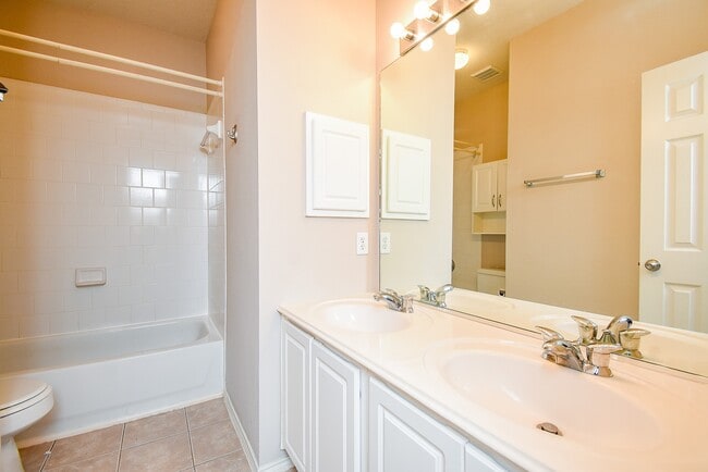 Foto del edificio - 11743 Berkway Trail