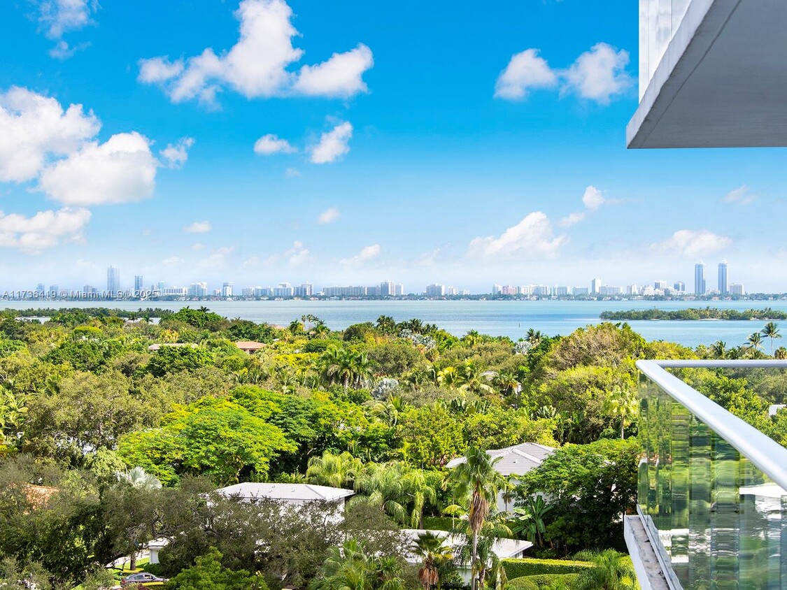 Foto principal - 4250 Biscayne Blvd