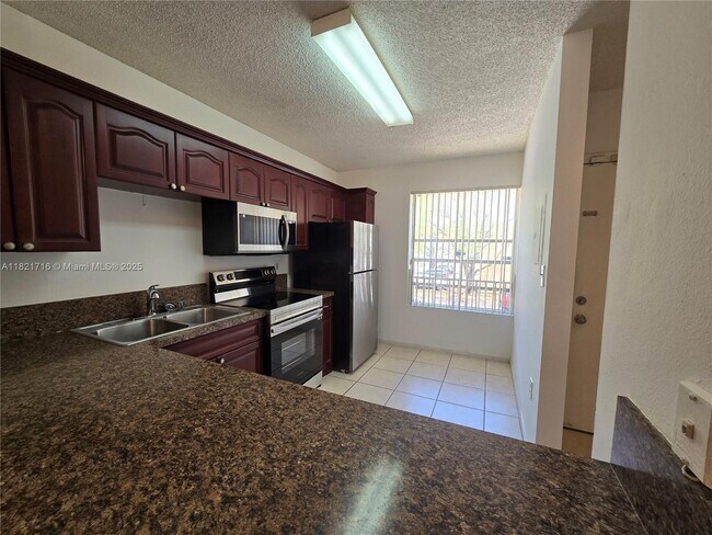 Foto del edificio - 8022 SW 21st Ct