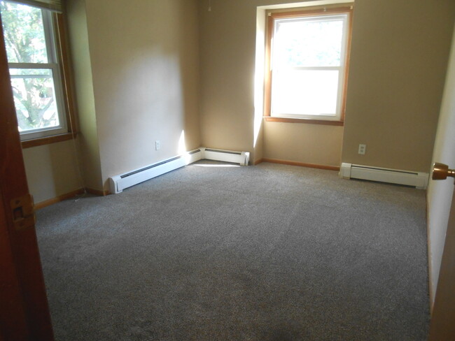Building Photo - 1112 Harmony Ave