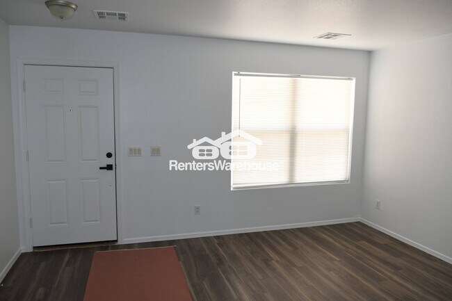 Foto del edificio - 1623 E Silverbirch Ave