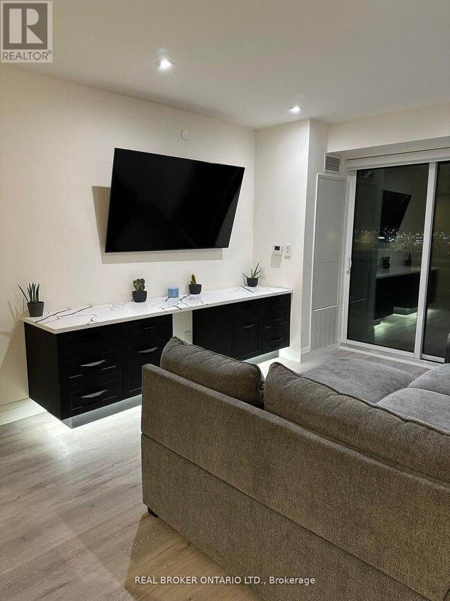 Building Photo - 58 Lakeside Ter