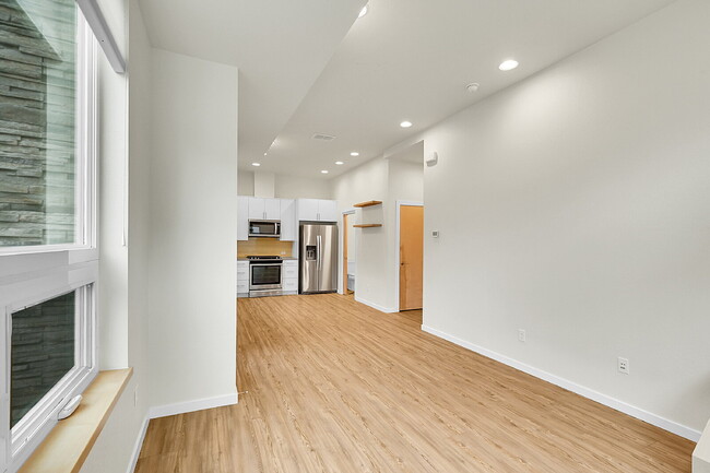Building Photo - $2,895.00, 3 bedrooms, 3.5 baths, located ...