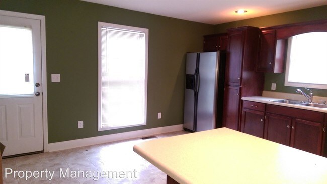 Building Photo - 3520 Walnut Grove Ln NE