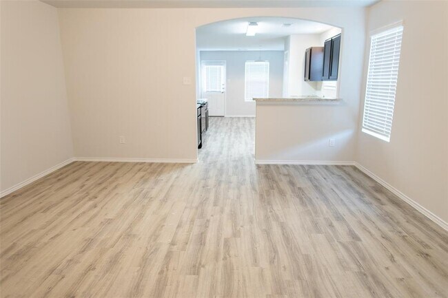 Building Photo - 601 Canyon Cactus St