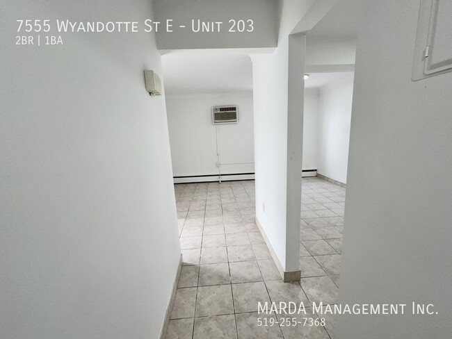 Photo du bâtiment - BEAUTIFULLY RENOVATED 2-BEDROOM/1-BATH APA...