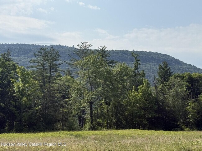 Foto del edificio - 179 Rock Hill Rd