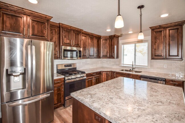 Foto del edificio - 2090 S Creekside Dr