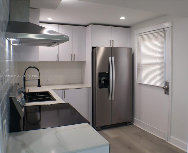 Foto del edificio - 3301 N Country Club Dr