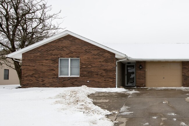 Building Photo - 116 Pierre Pl