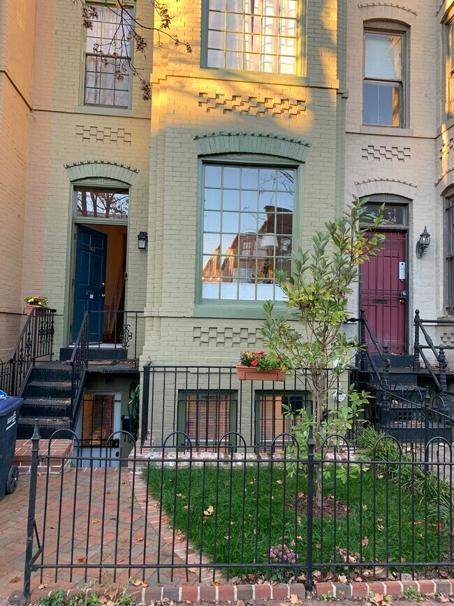 Building Photo - 660 E St NE