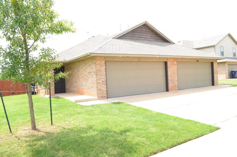 Primary Photo - 8812 SW 45th St