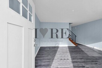Building Photo - 870 N Meadows Ct