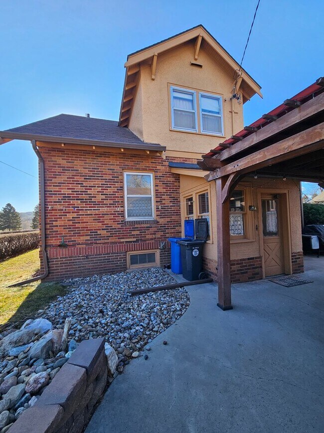 Foto del edificio - 4 BED | 2.5 BATH | DOUBLE GARAGE | WEST RAPID | FURNISHED