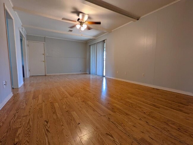 Building Photo - 206 Bybee Dr
