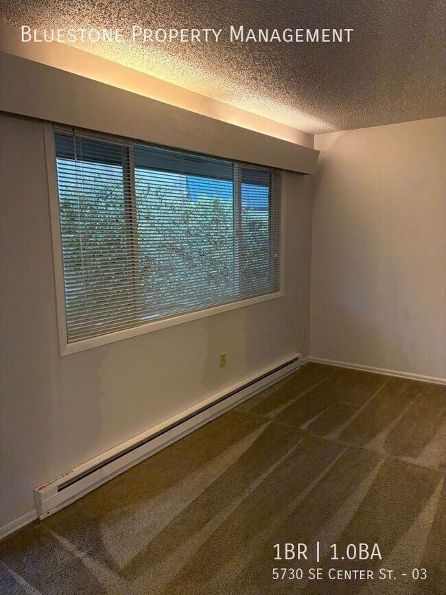 Foto del edificio - 5730 SE Center St