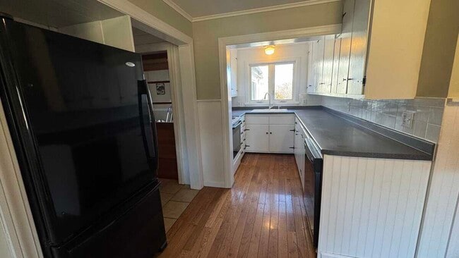 Building Photo - 11 Elm St