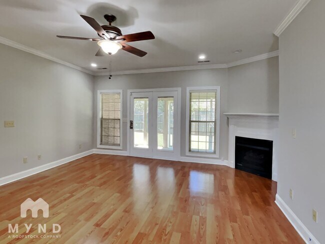 Building Photo - 15953 Landview Ln