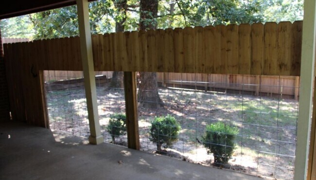 Foto del edificio - 1478 Bass Ave