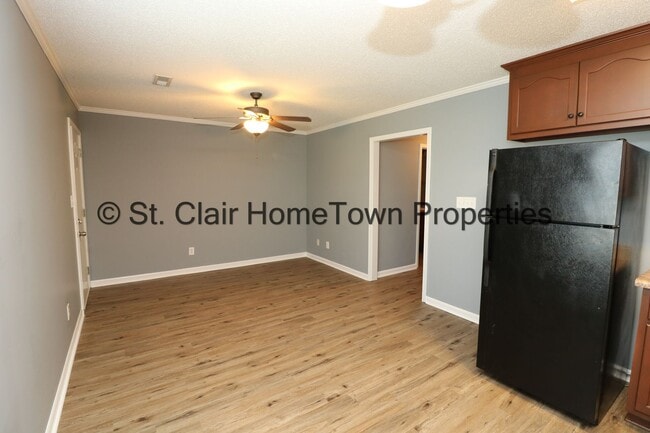 Building Photo - Close to Honda