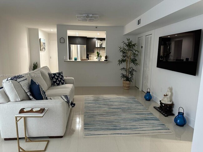 Foto del edificio - 2457 Collins Ave