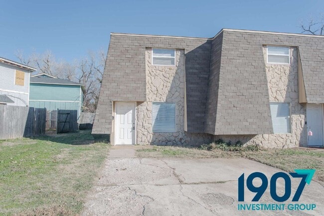 Photo - 611 Sinclair Dr Apartment