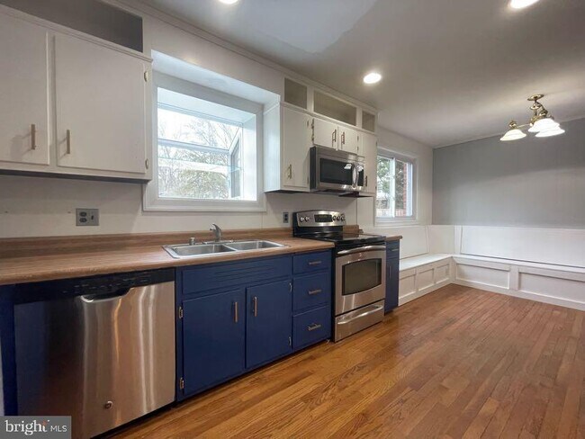 Foto del edificio - 10911 Chandler Rd