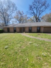 Building Photo - 139 Wagwood St