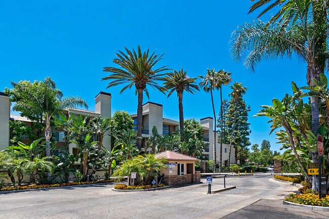 Building Photo - 5545 Canoga Ave