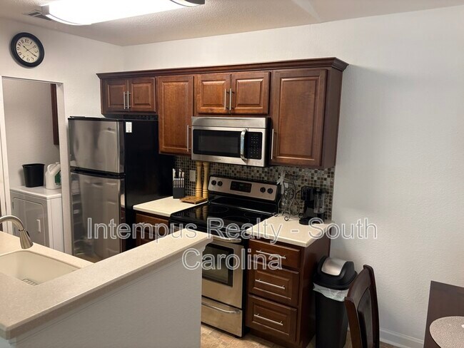 Foto del edificio - 897 Fording Island Rd