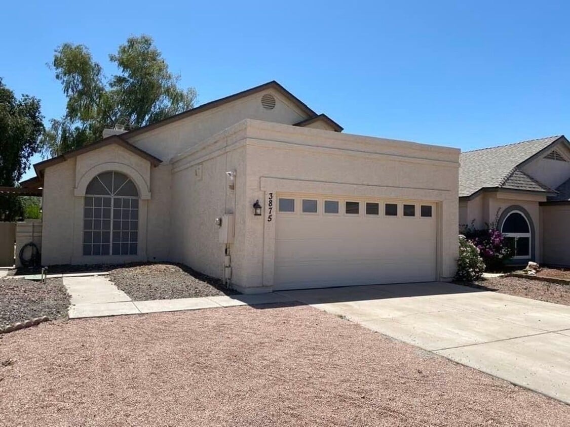 Foto principal - Beautiful Two Story 2 Bedroom/ 2.5 Bath Ho...