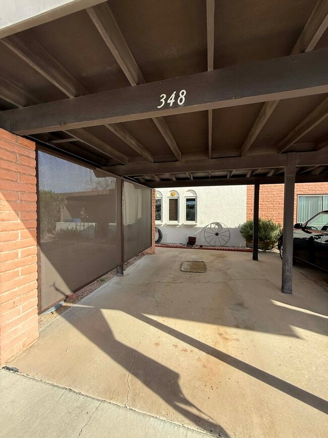 Foto del edificio - 348 W Via Del Heroe