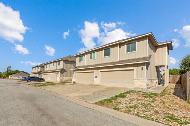 Foto del edificio - 412 Carl Shipp Dr