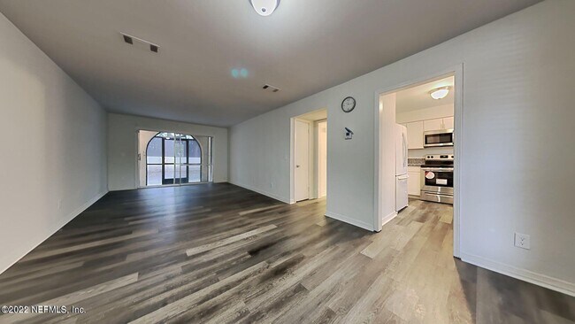 Foto del edificio - 1649 El Prado Rd