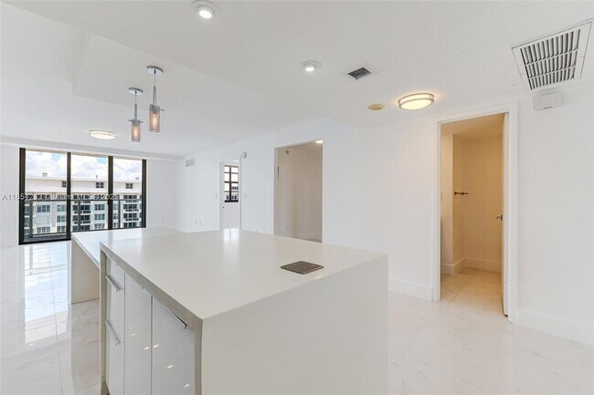 Building Photo - 5701 Collins Ave