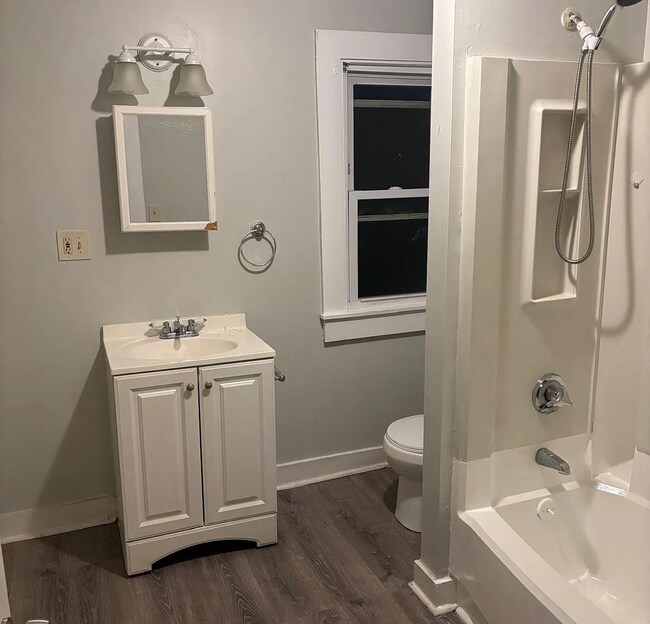 Foto del edificio - Bright & Updated 2-Bedroom in Prime Watertown