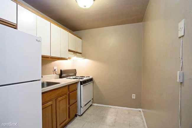 Building Photo - 2 br, 1 bath Apartment - Windsor Arms