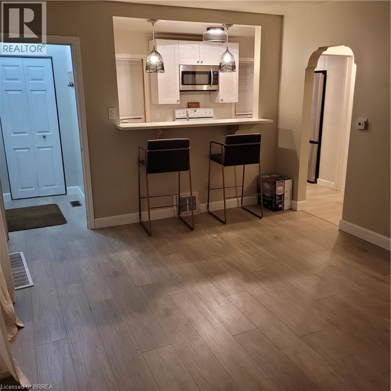 Photo principale - 686 Britannia Ave