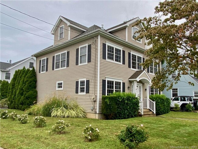 Building Photo - 69 Quintard Ave