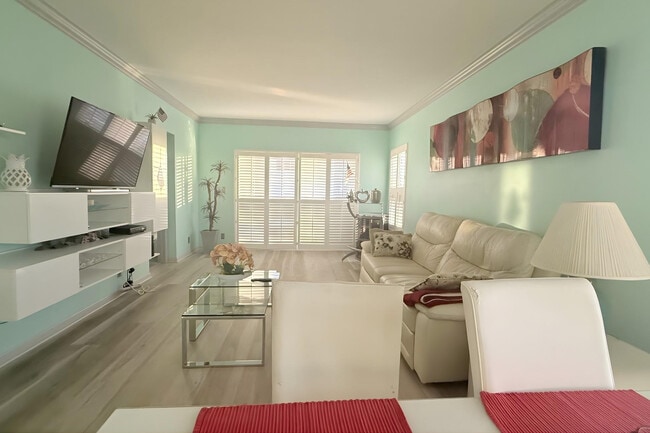 Foto del edificio - 4117 Bougainvilla Dr