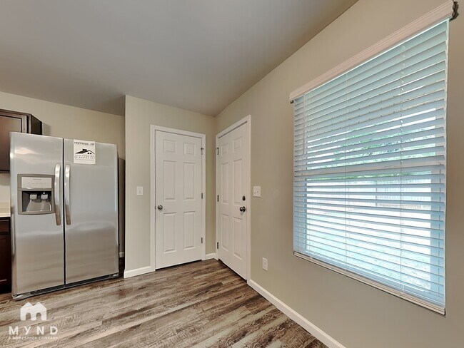 Foto del edificio - 804 The Heights Ln