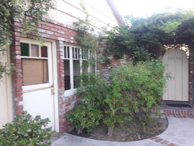 Building Photo - 13530 Leadwell St