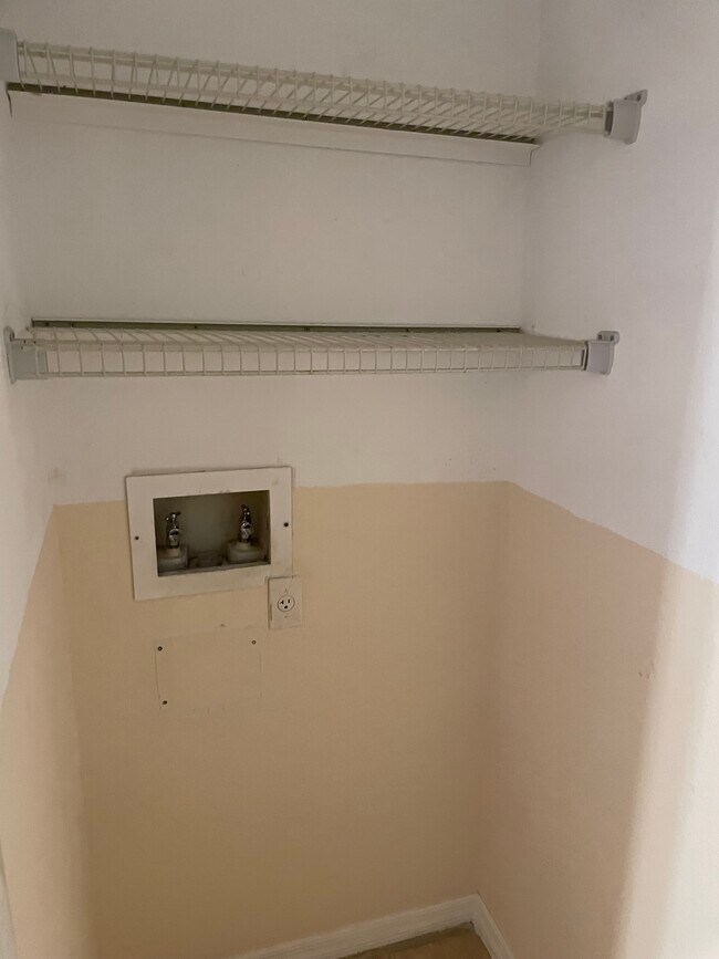 Foto del edificio - 1400 Gandy Blvd N