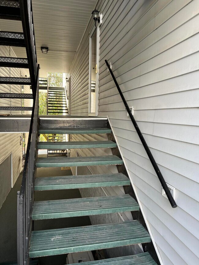 Building Photo - 327 Laurens St SW
