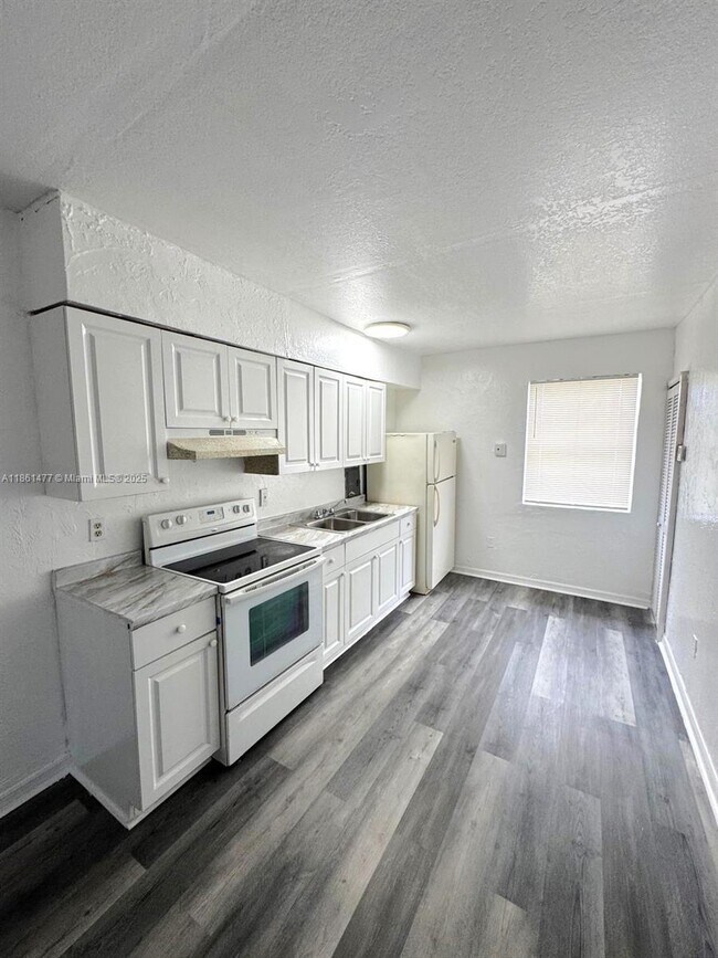 Foto del edificio - 3221 NW 48th St