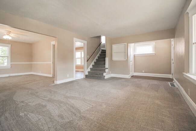 Foto del edificio - Must See!! Renovated Spacious Single Family House!