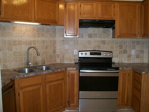 Building Photo - 2617 Knoxville Dr
