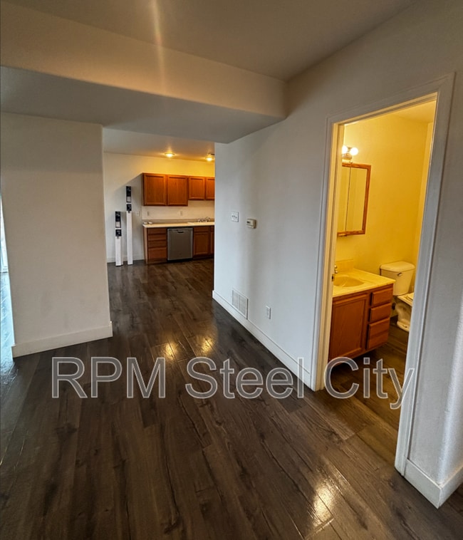 Building Photo - 351-353 W Song Sparrow Dr