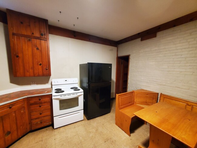 Building Photo - Martin Triplex